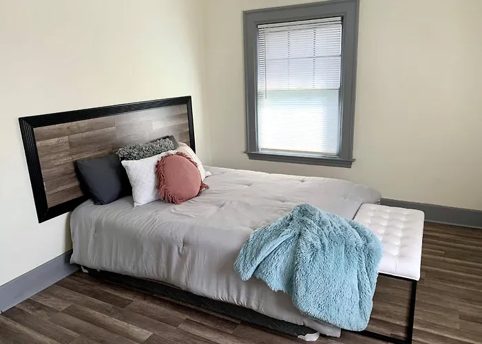 Group Hq, 9Br Near Falls, Casino & Attractions